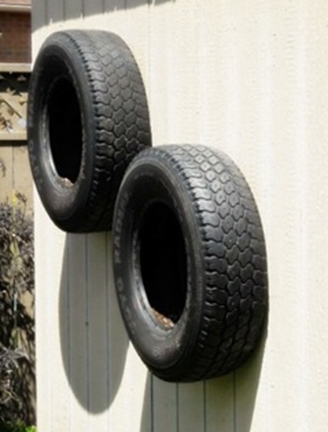 shed tires with flowers 007a_thumb[8]