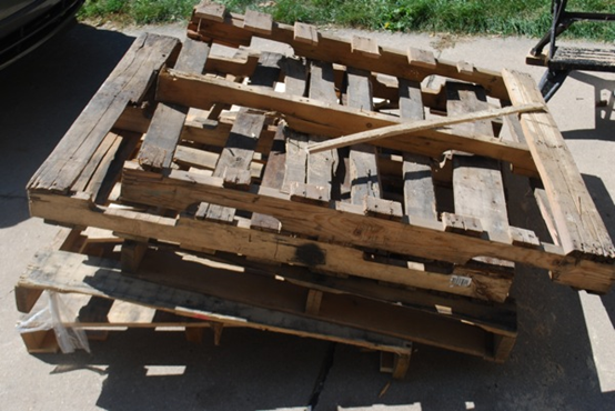 pallet-wood-to-outdoor-sofa.png