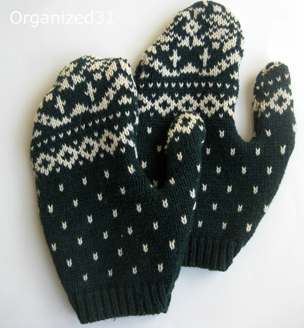 Organized 31 sweater mittens after